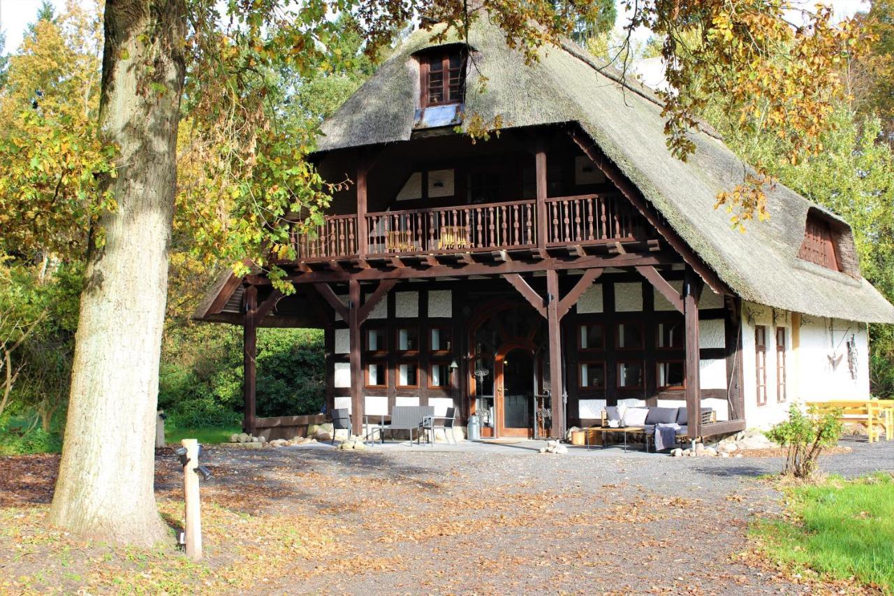 Ruhe Unter Reet-Haus Mit Sauna, Whirlpool Und Kamin Gnarrenburg Dış mekan fotoğraf