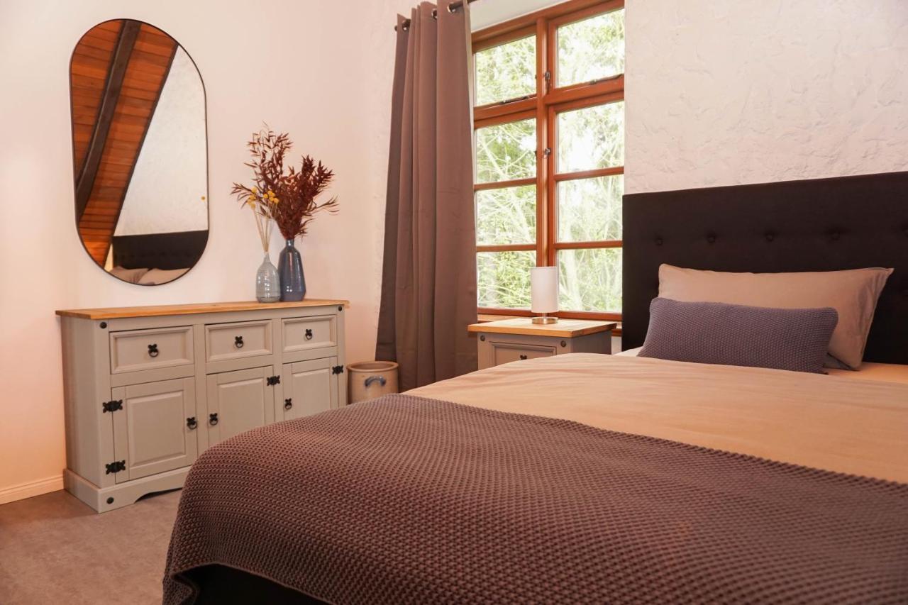 Ruhe Unter Reet-Haus Mit Sauna, Whirlpool Und Kamin Gnarrenburg Dış mekan fotoğraf