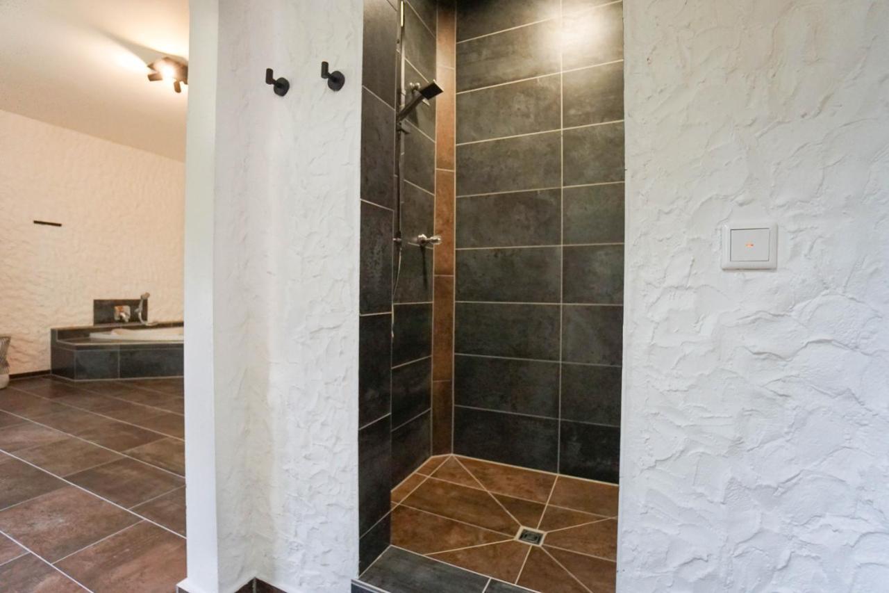 Ruhe Unter Reet-Haus Mit Sauna, Whirlpool Und Kamin Gnarrenburg Dış mekan fotoğraf