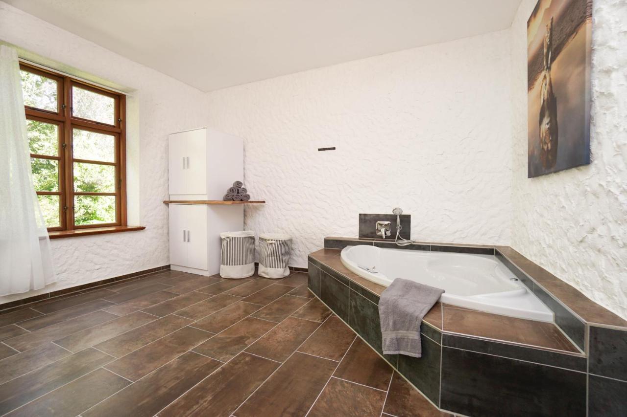 Ruhe Unter Reet-Haus Mit Sauna, Whirlpool Und Kamin Gnarrenburg Dış mekan fotoğraf