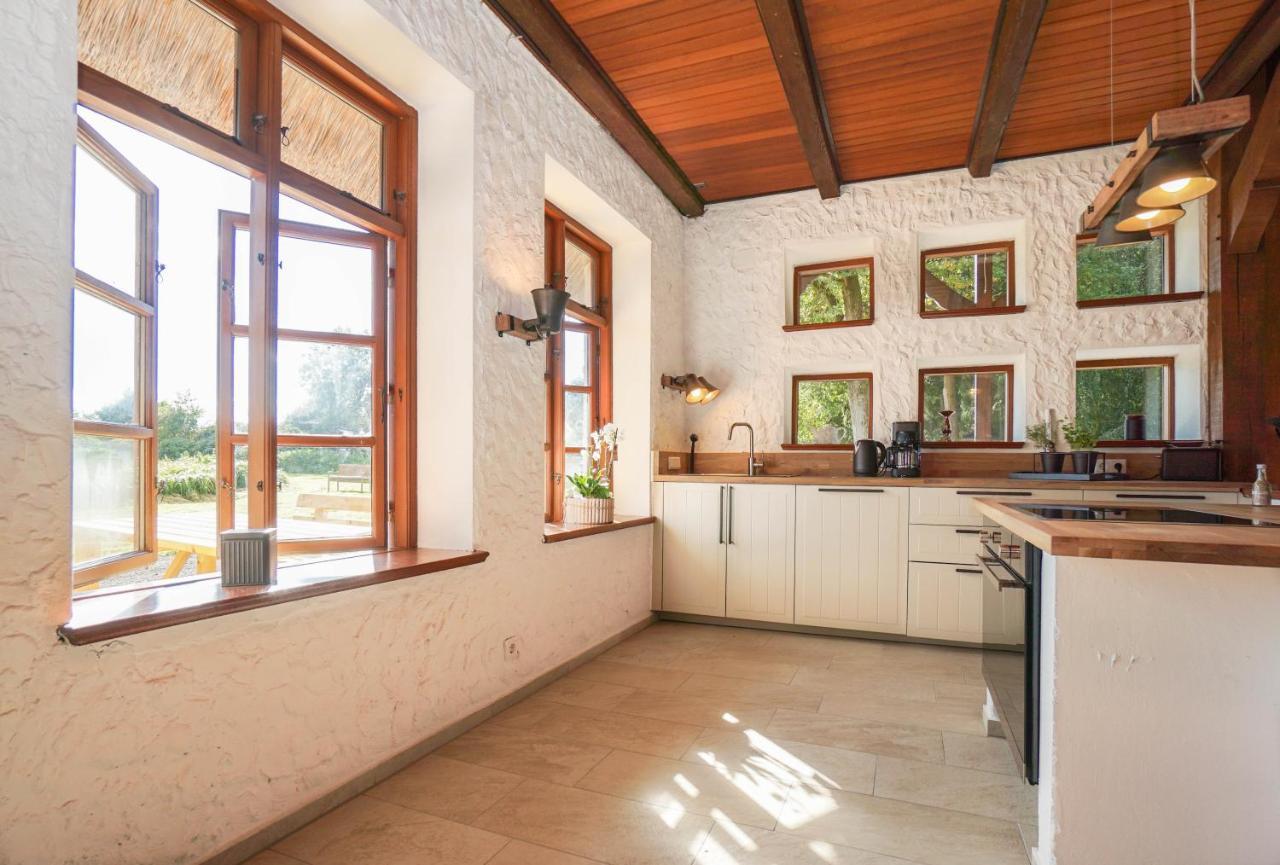 Ruhe Unter Reet-Haus Mit Sauna, Whirlpool Und Kamin Gnarrenburg Dış mekan fotoğraf