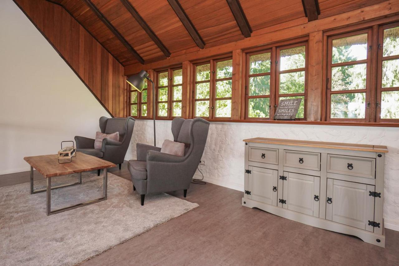 Ruhe Unter Reet-Haus Mit Sauna, Whirlpool Und Kamin Gnarrenburg Dış mekan fotoğraf