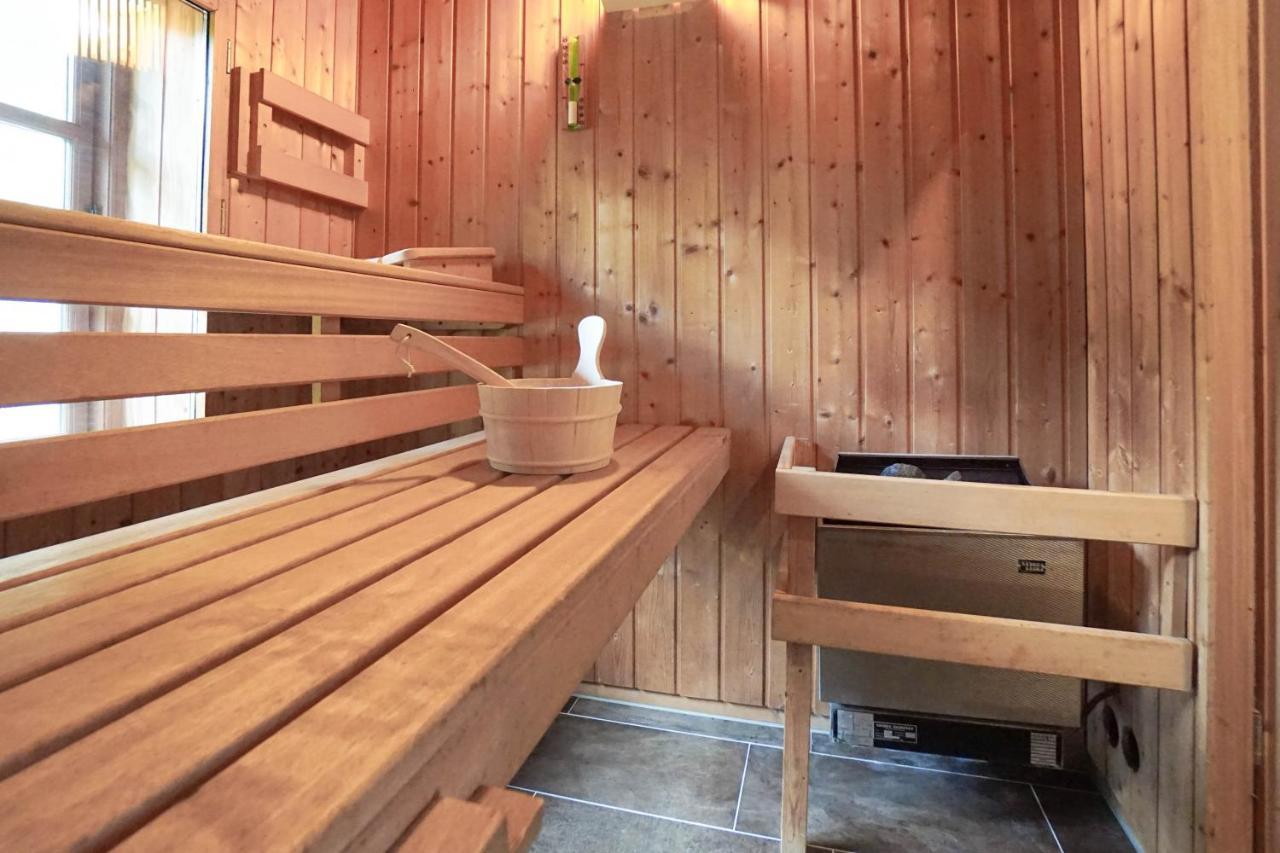 Ruhe Unter Reet-Haus Mit Sauna, Whirlpool Und Kamin Gnarrenburg Dış mekan fotoğraf