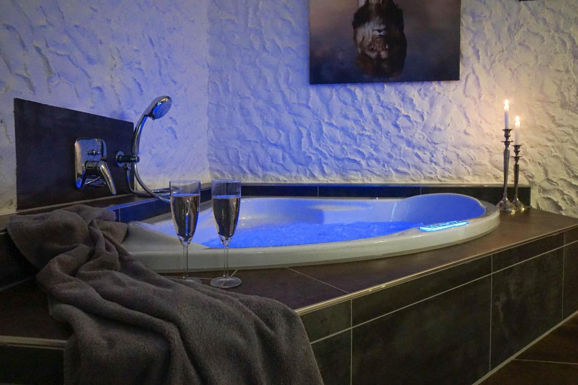 Ruhe Unter Reet-Haus Mit Sauna, Whirlpool Und Kamin Gnarrenburg Dış mekan fotoğraf